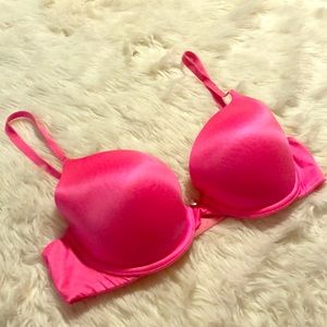 3/$20 Showstopper Victoria’s Secret Demi Bra 34C
